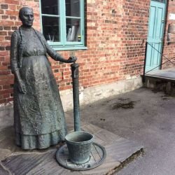 NO: Washerwoman