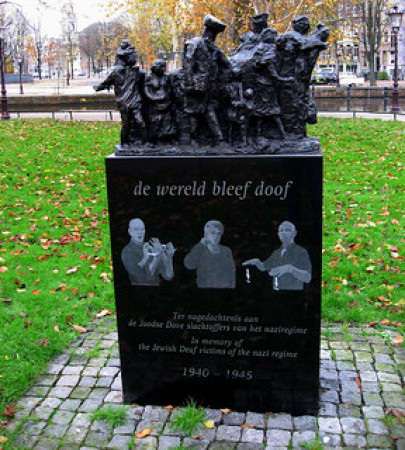 NL: Dovenshoah Monument