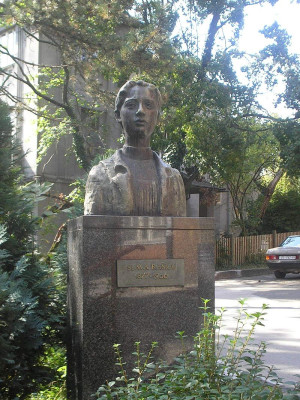 Slava Raškaj's bust in Zagreb